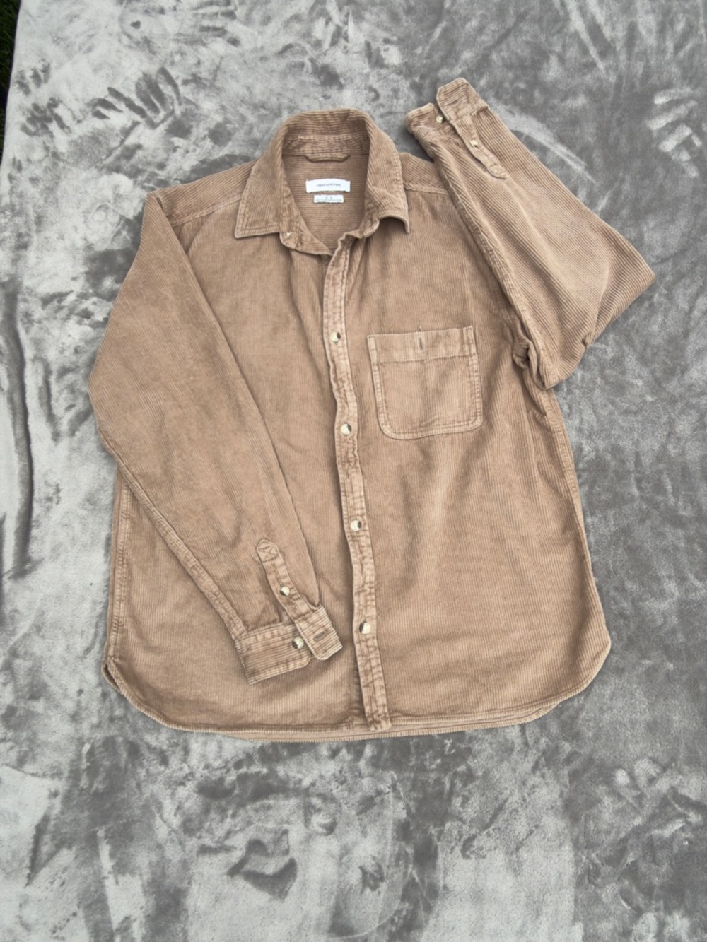URBAN OUTFITTER Man Corduroy Button-Up over Shirt Tan color